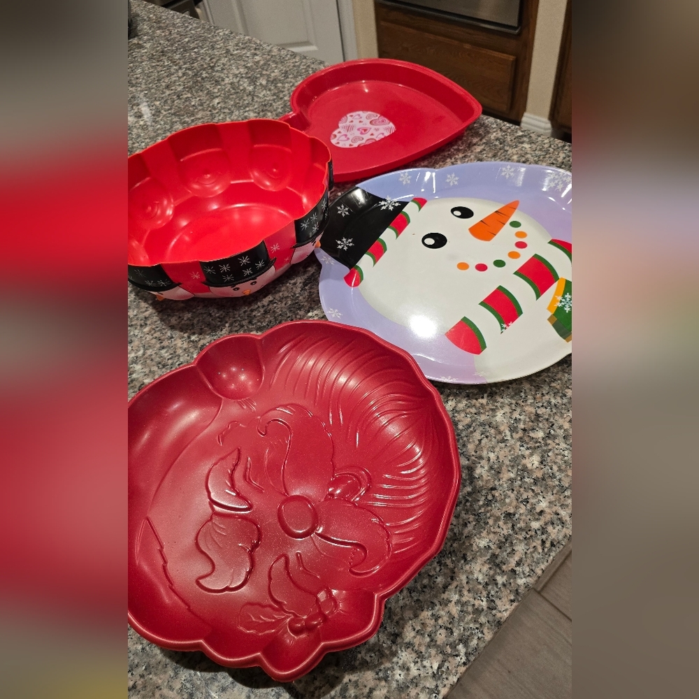 4 Festive Red and Multicolor Holiday Bowl Selling a bundle